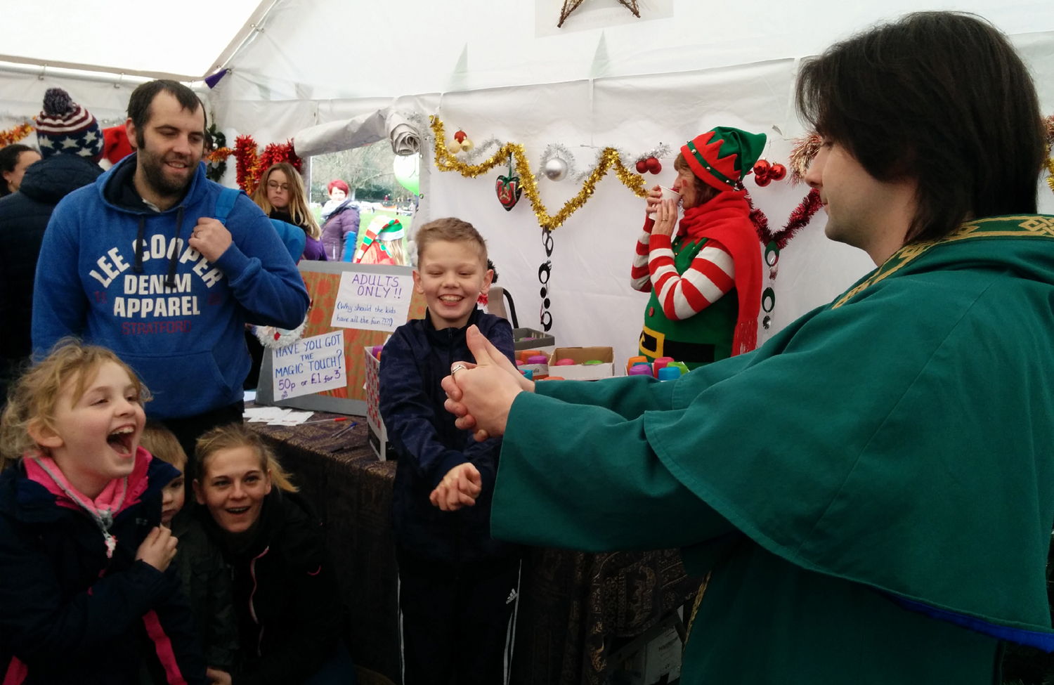 Nadolig Llawen yn BetwsYCoed Gatling Magic